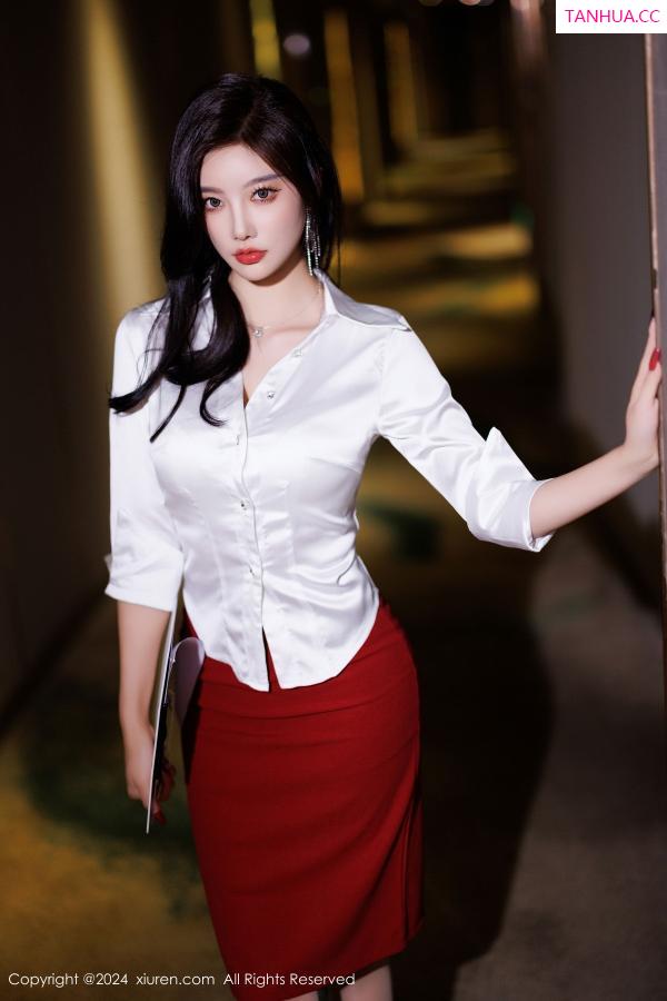 杨晨晨 sugar小甜心CC [XiuRen]高清写真图 2024.12.06 No.9565 杨晨晨Yome OL美腿第8张图片